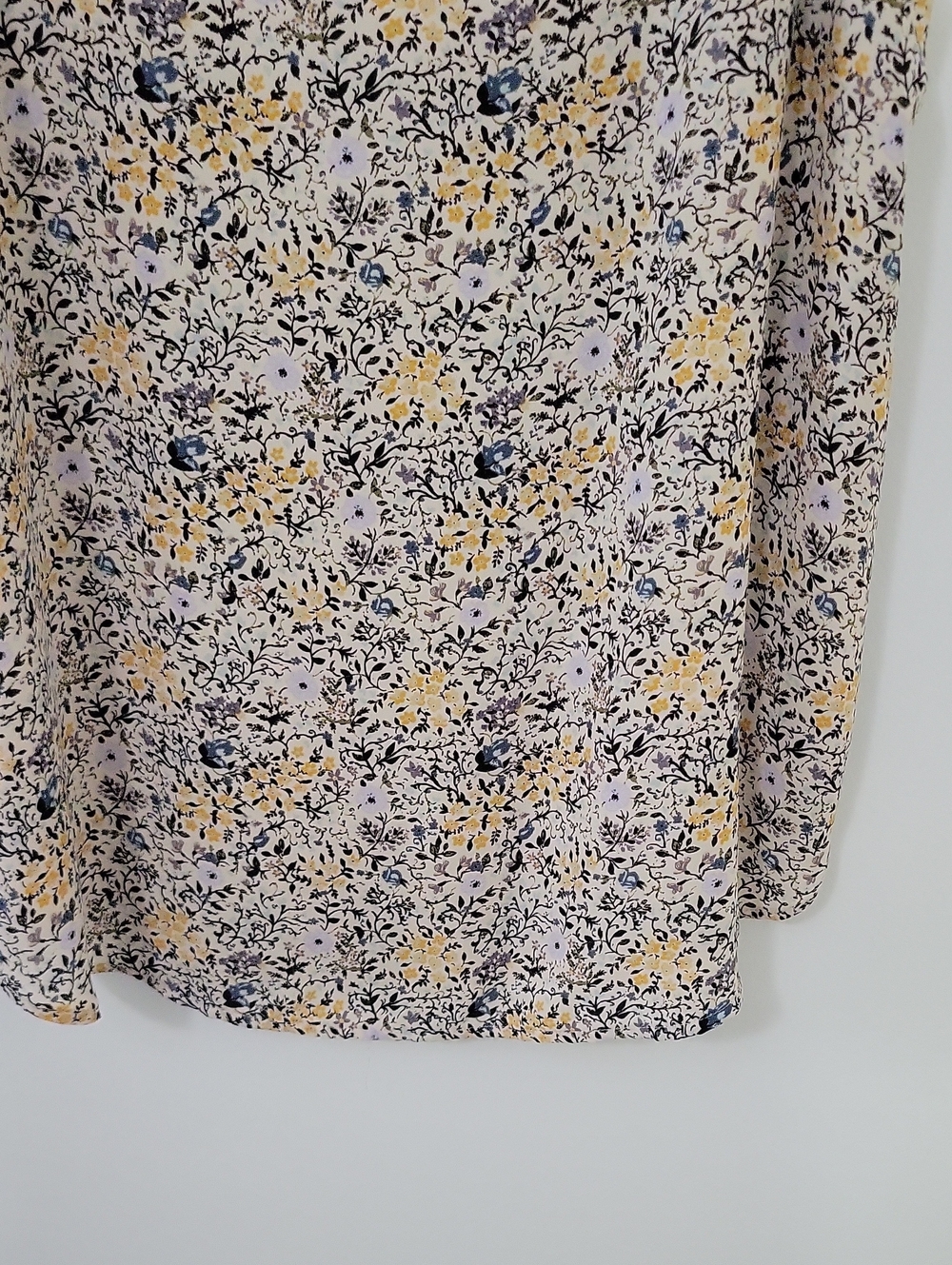 LOFT Floral V-Neck Flowy Tank Top, Size Medium - Picture 4 of 6